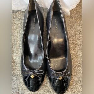 Tori Burch size 10 Ladies New possible store return black pumps MSRP:$285